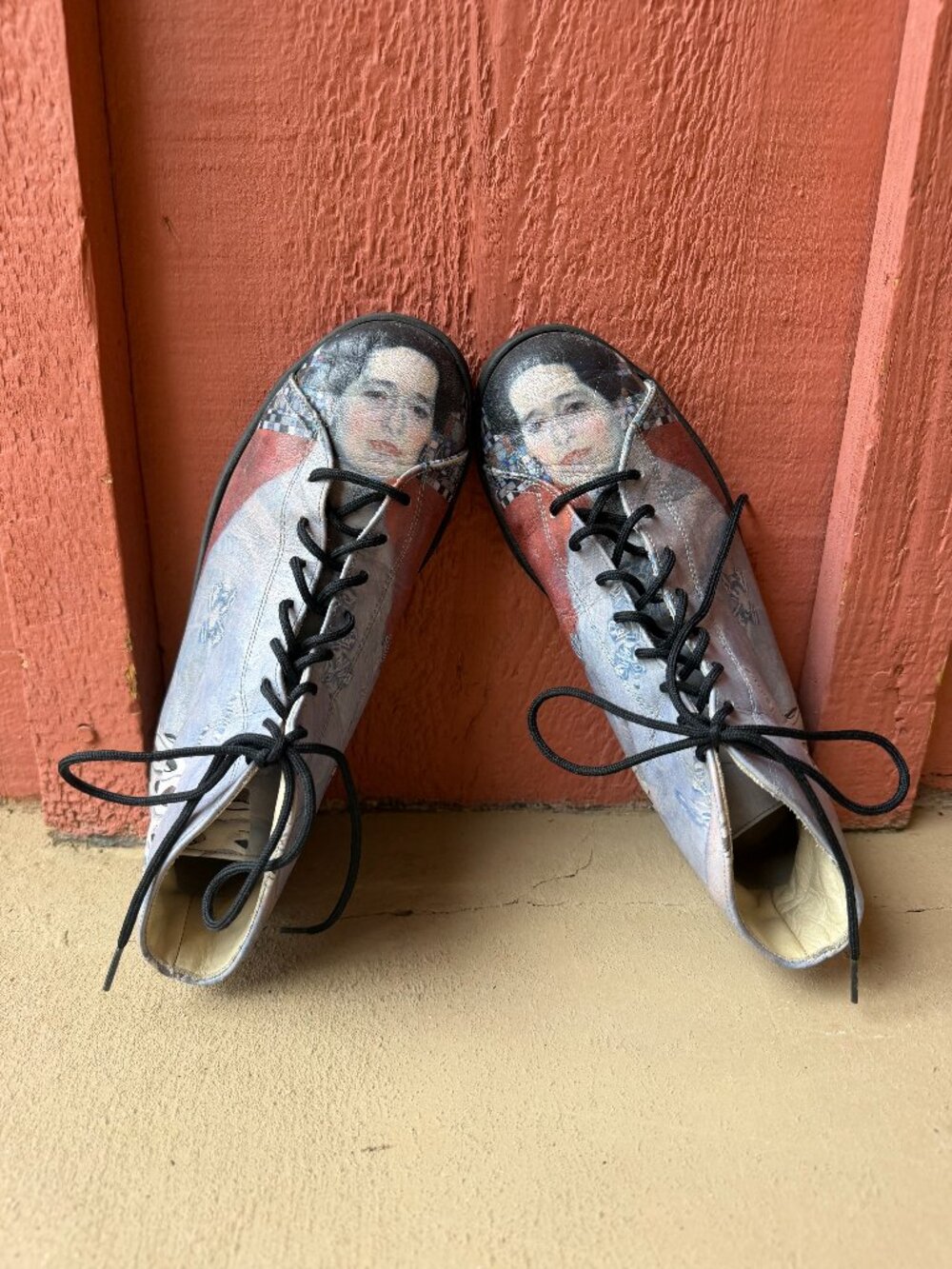 Icon portrait ankle high lace ups